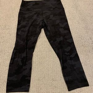Lululemon black camo 21 inch align leggings